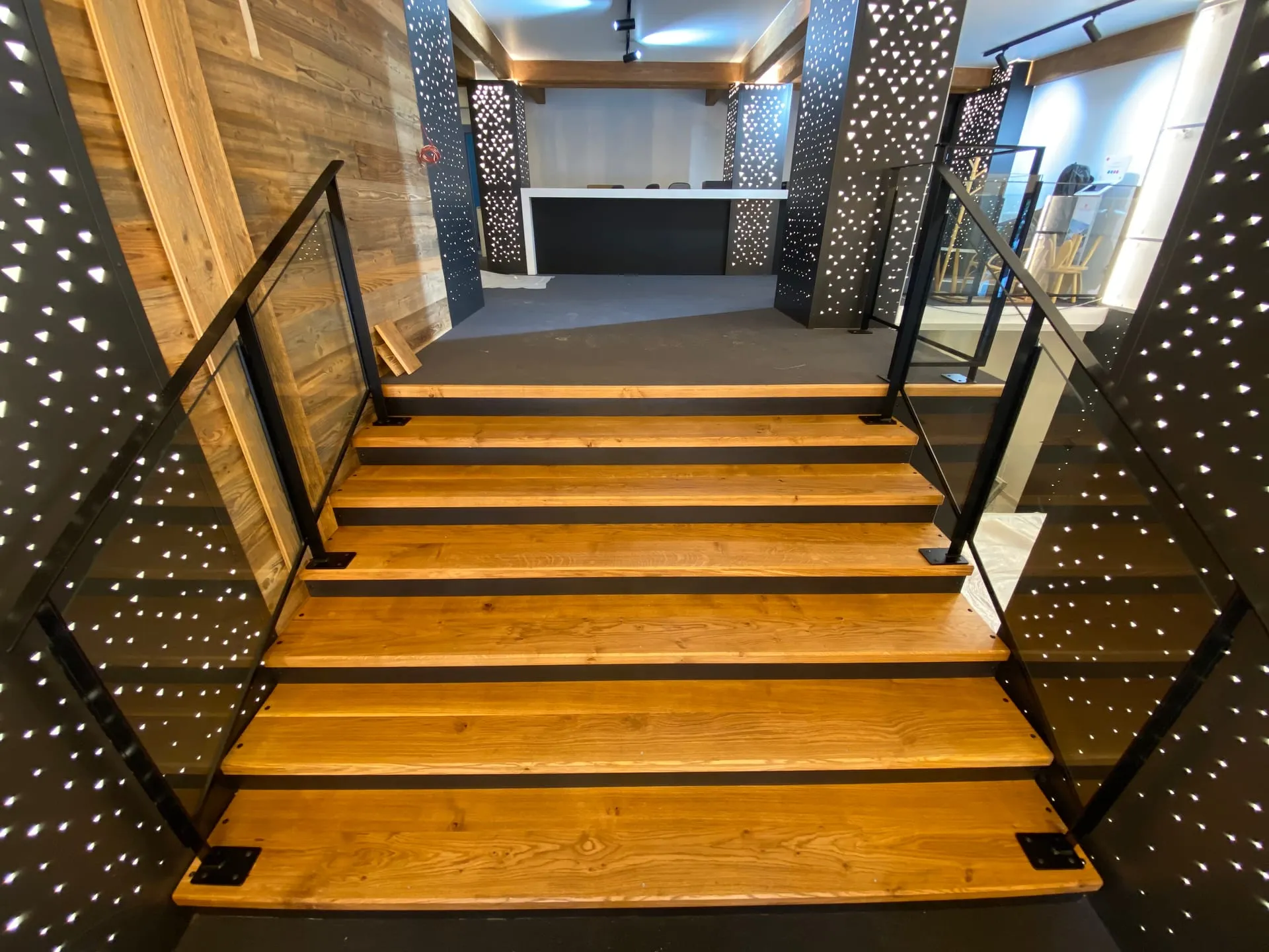 Menuiserie & agencement sur mesure - Votre projet bois, de l’idée à la pose: Un seul artisan pour concevoir, fabriquer et poser - avec 36 réalisations en photo pour décider en confiance, en Haute-Tarentaise et Savoie.